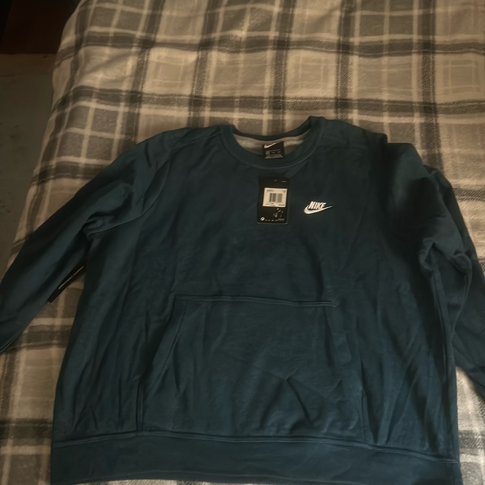 Teal Nike sweatshirt xxl new with tags pet free smoke free
